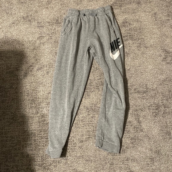 Nike sweatpants - Picture 1 of 1